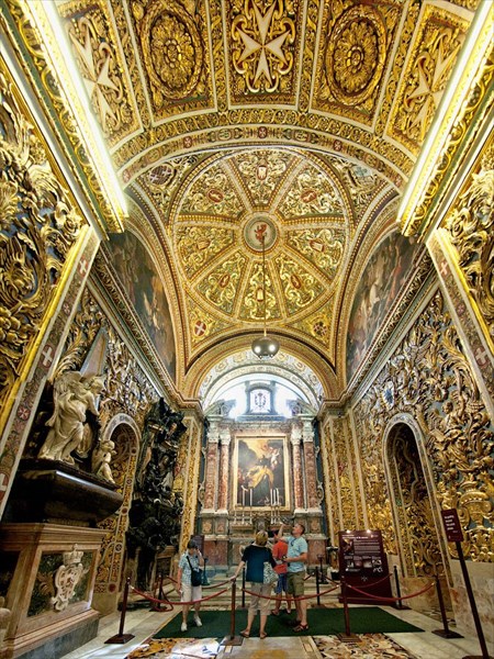 341-Капелла Языка Кастилии, Леона и Португалии посвящена Св. Иак